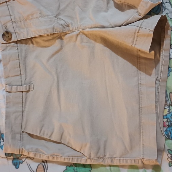 Old Navy Women's Khaki Short - Picture 6 of 12